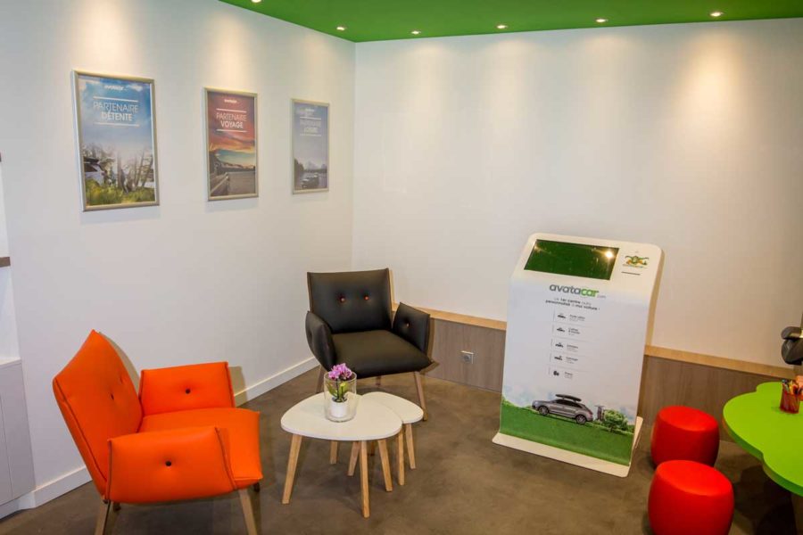 Espace attente garage Avatacar Les Sablons (06)